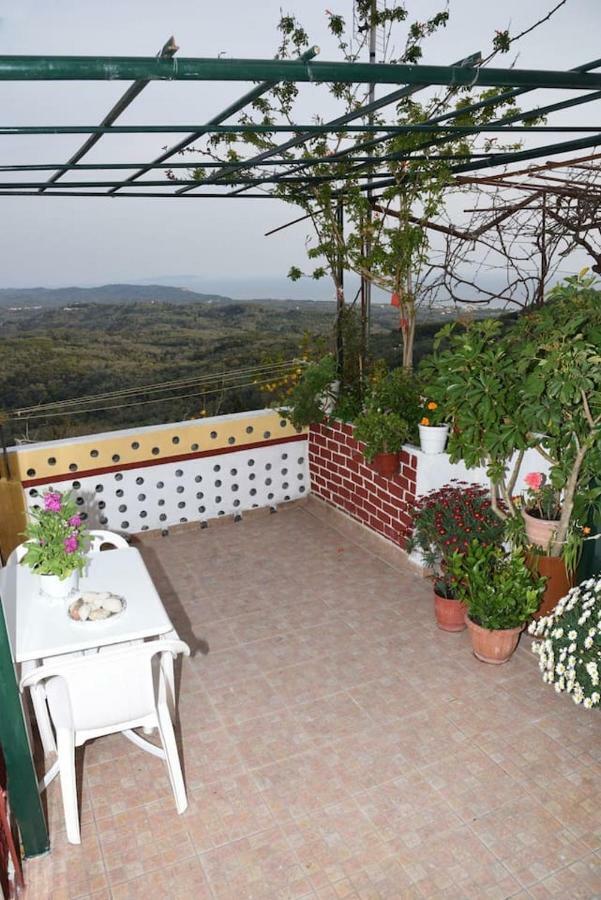 Villa Eleni's House à Chlomos Extérieur photo